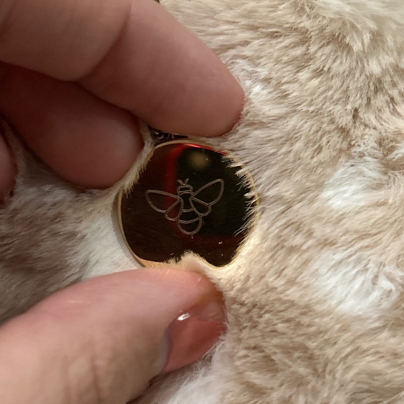 Fossil Bee Gold Necklace - Picture 1 of 2
